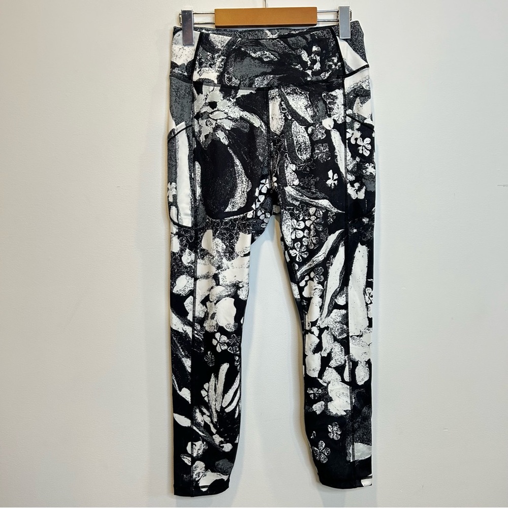 Claire Desjardins Pattern Pocket Leggings Black White